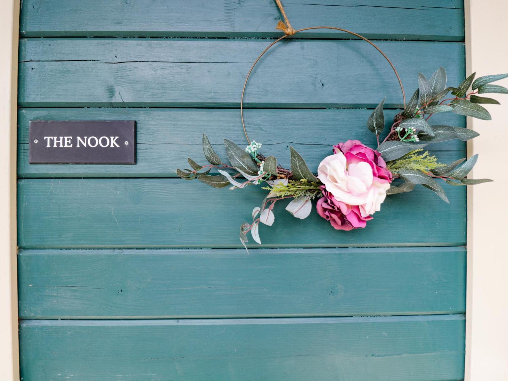 The Nook Villa Swindon Exterior photo